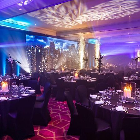 Radisson Blu Hotel, London Heathrow Хитроу Экстерьер фото