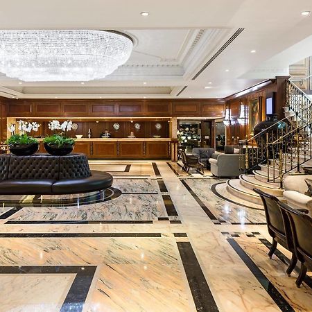 Radisson Blu Hotel, London Heathrow Хитроу Экстерьер фото