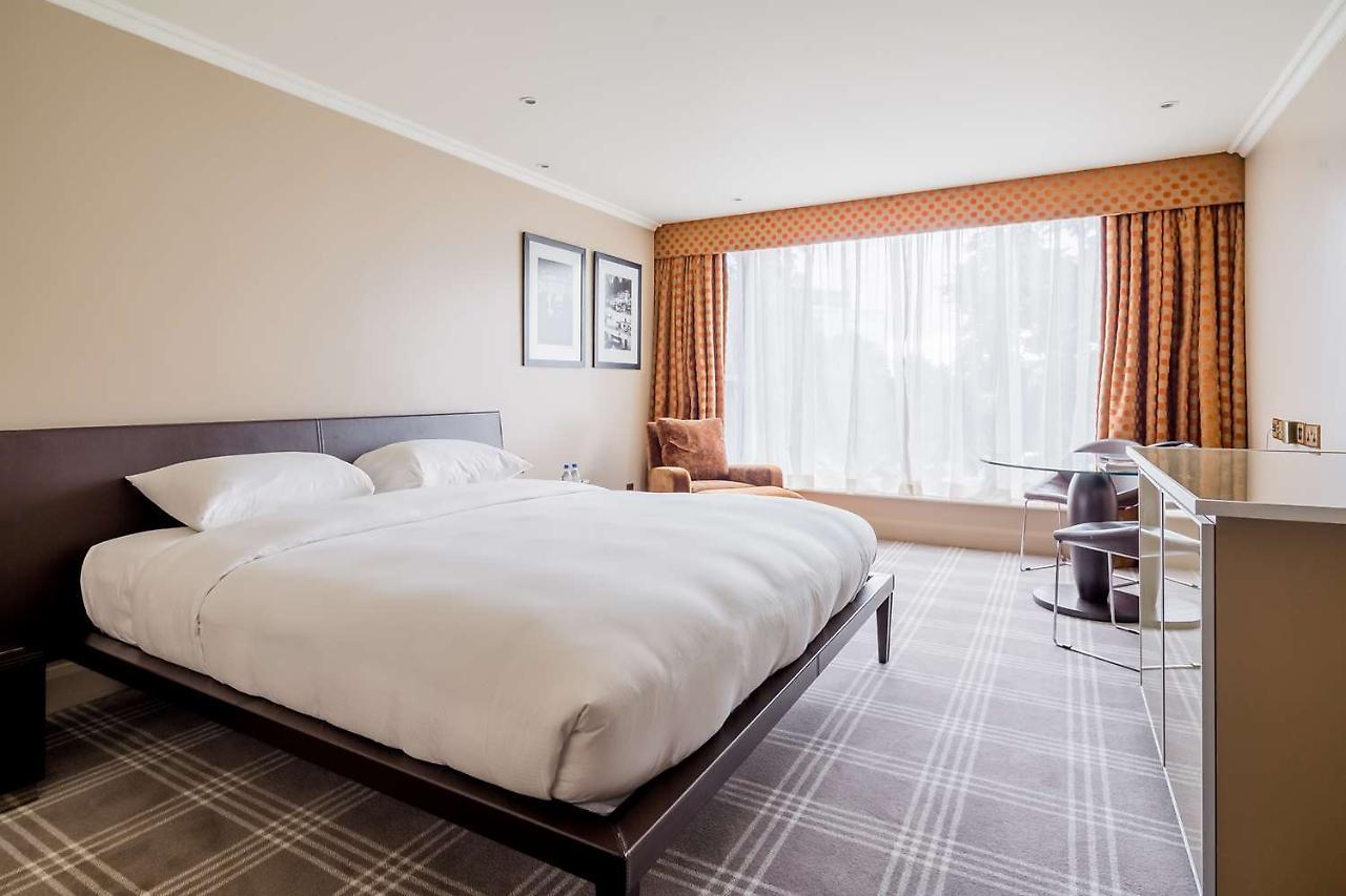 Radisson Blu Hotel, London Heathrow Хитроу Экстерьер фото