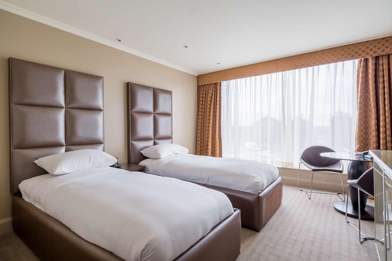 Radisson Blu Hotel, London Heathrow Хитроу Экстерьер фото