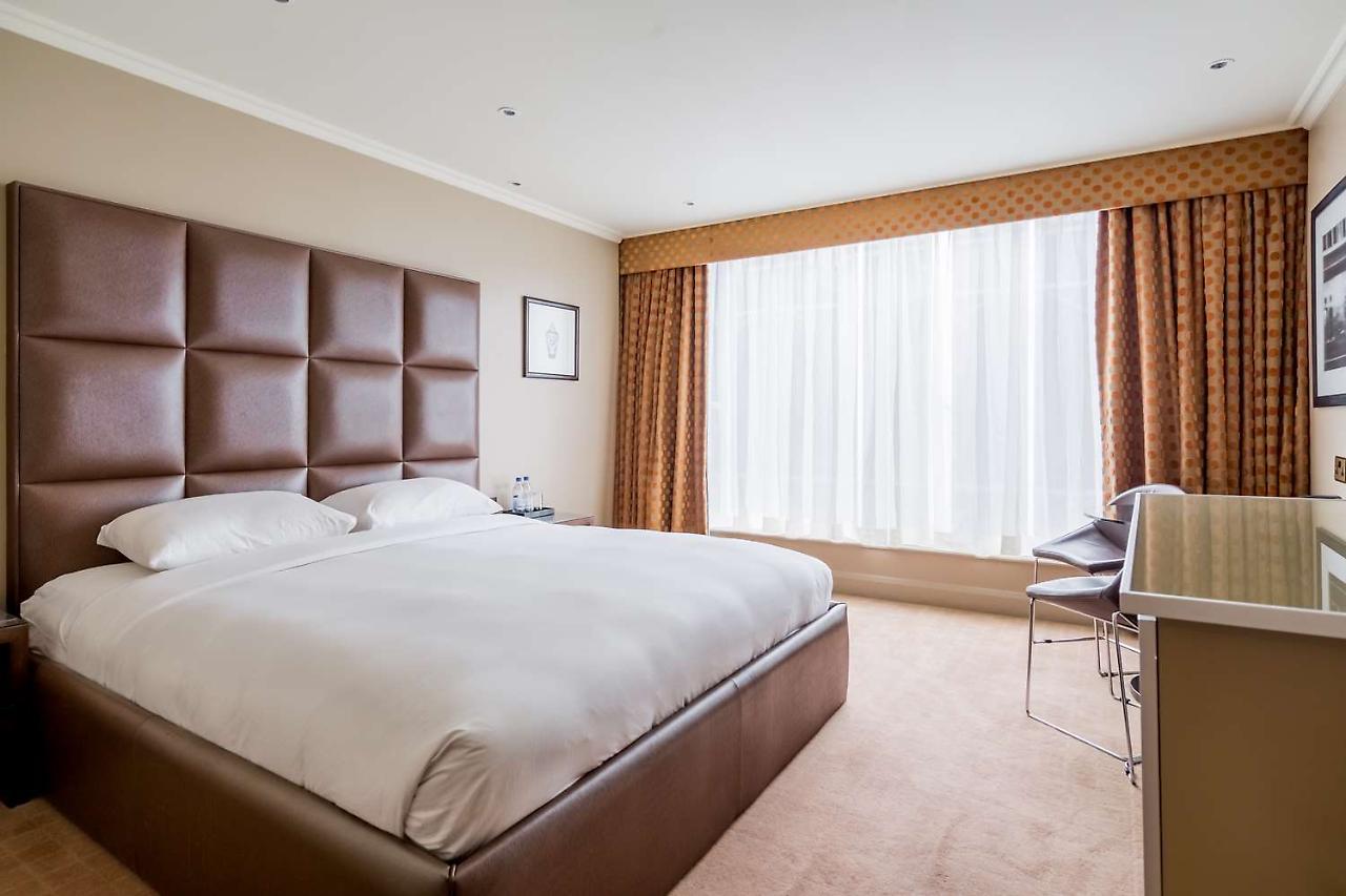 Radisson Blu Hotel, London Heathrow Хитроу Экстерьер фото