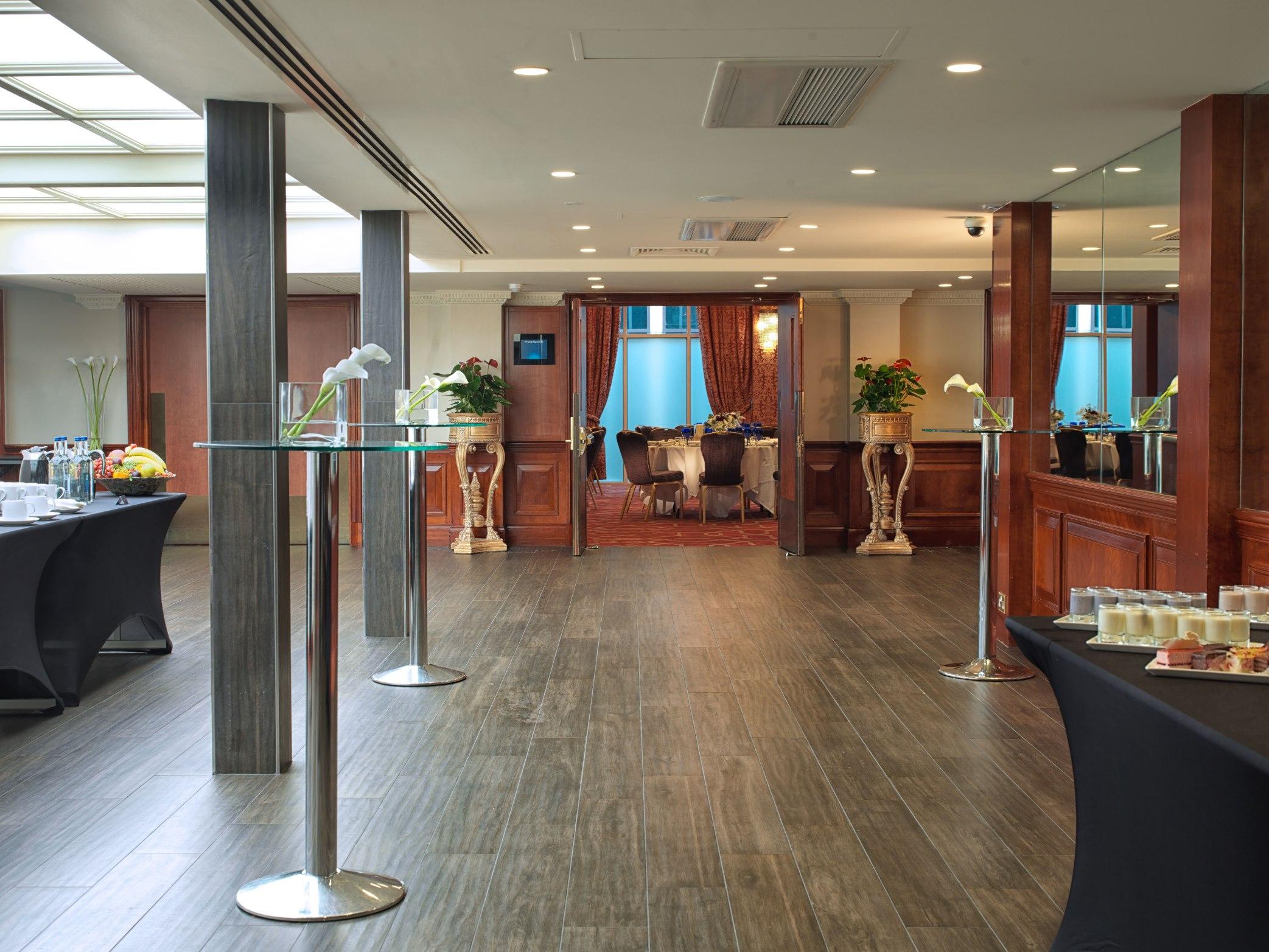Radisson Blu Hotel, London Heathrow Хитроу Экстерьер фото