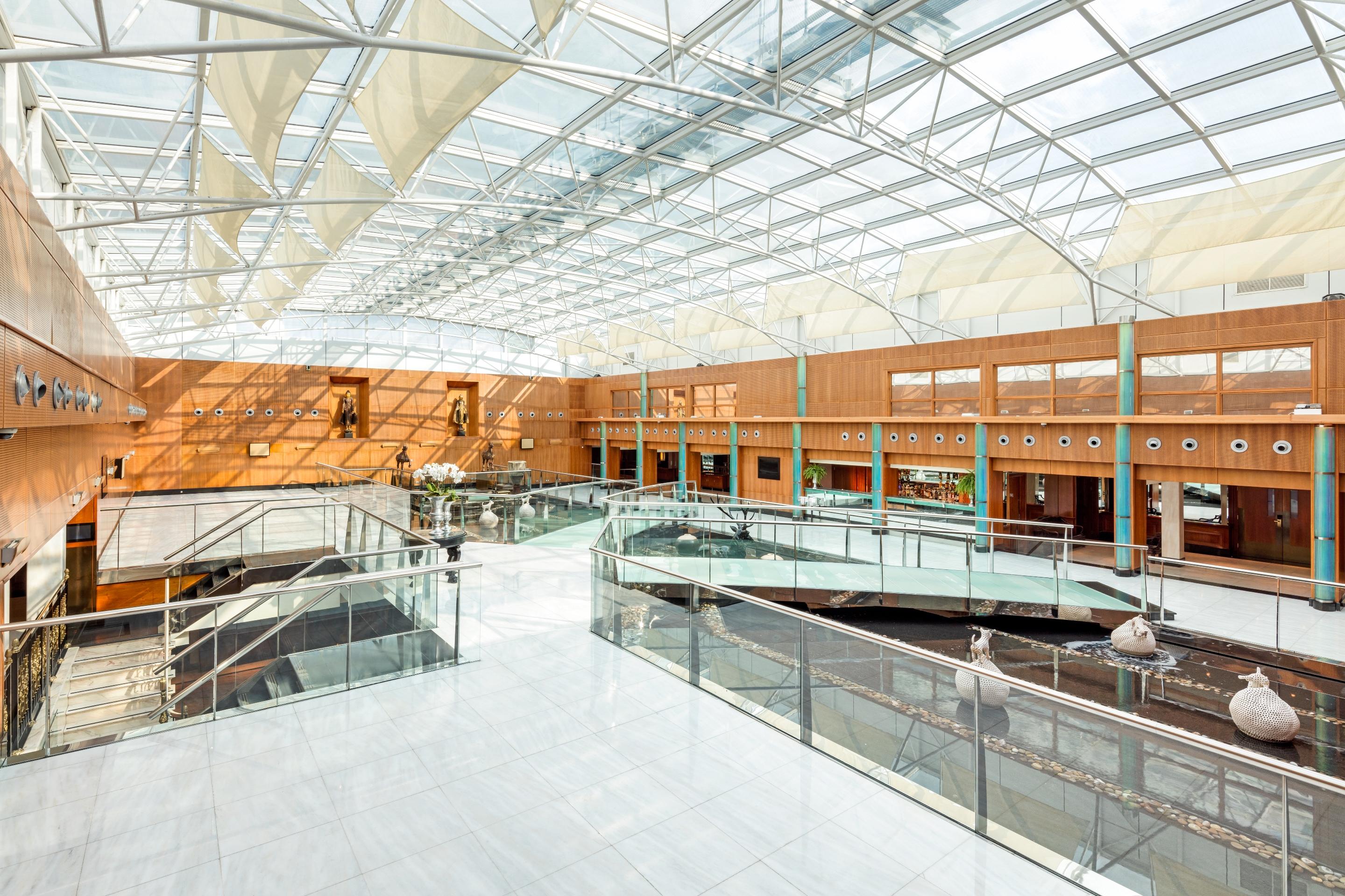 Radisson Blu Hotel, London Heathrow Хитроу Экстерьер фото