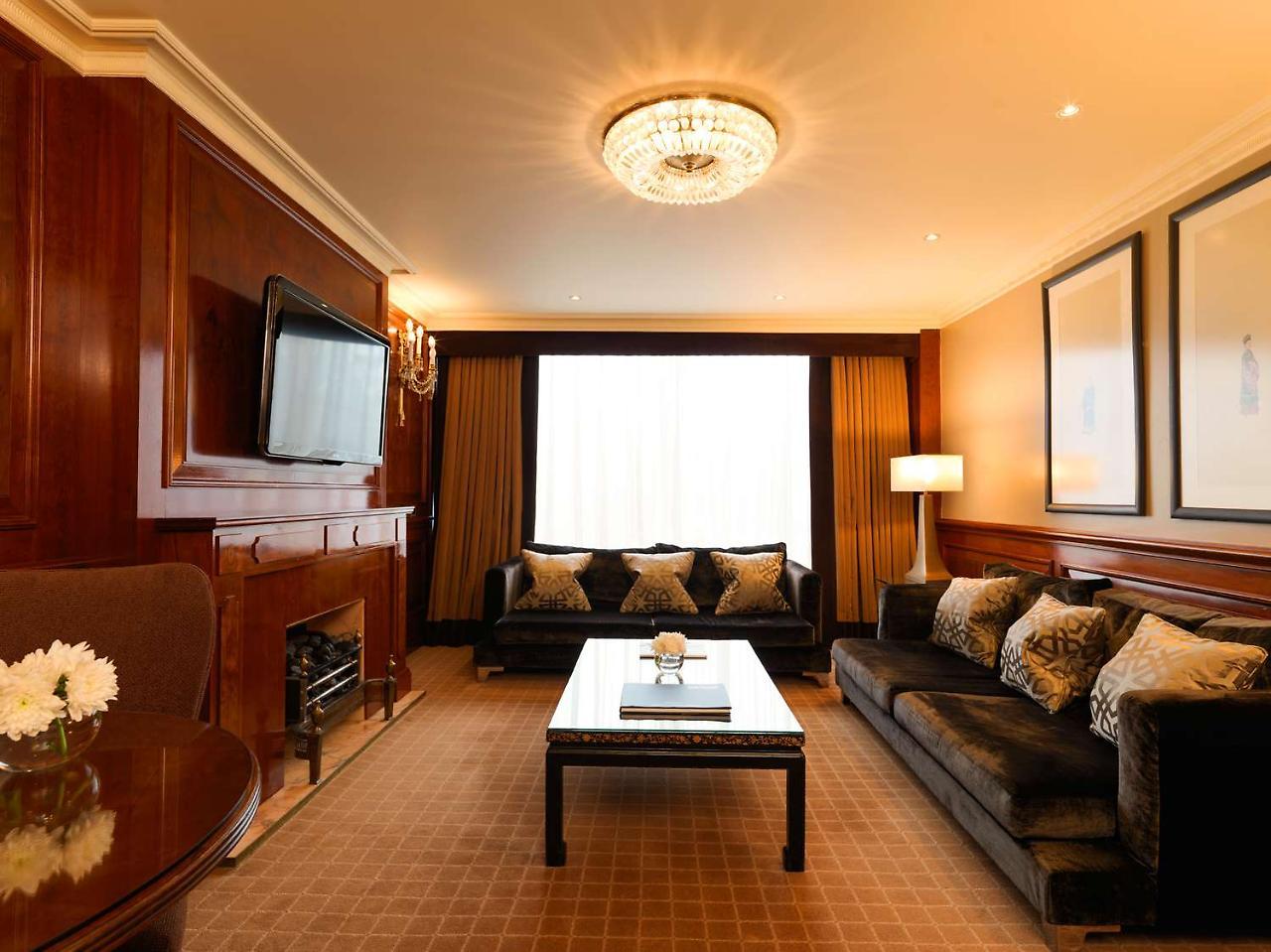 Radisson Blu Hotel, London Heathrow Хитроу Экстерьер фото