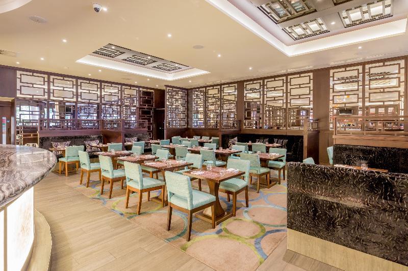 Radisson Blu Hotel, London Heathrow Хитроу Экстерьер фото