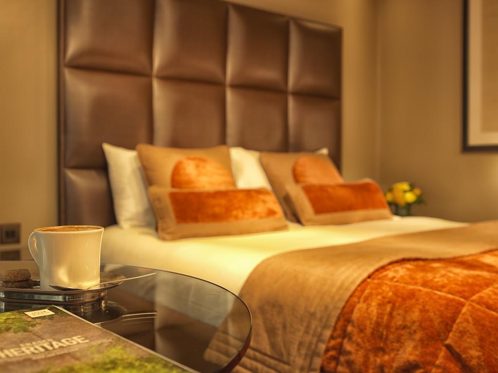 Radisson Blu Hotel, London Heathrow Хитроу Экстерьер фото