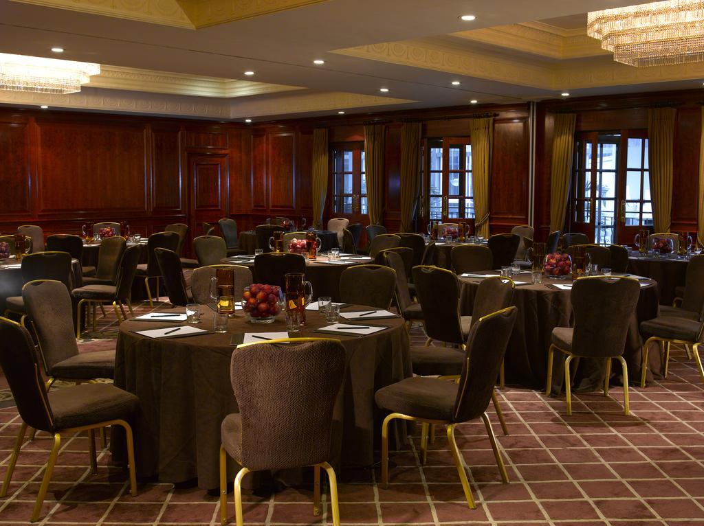 Radisson Blu Hotel, London Heathrow Хитроу Экстерьер фото