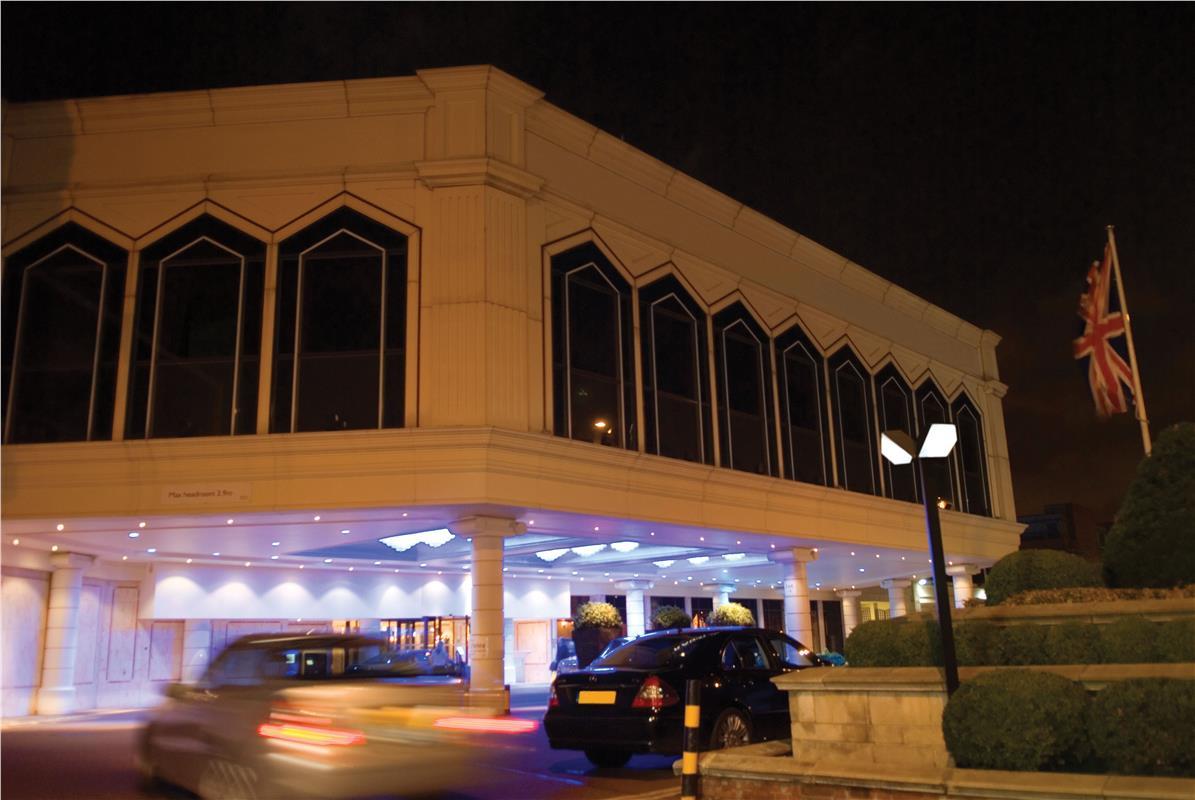 Radisson Blu Hotel, London Heathrow Хитроу Экстерьер фото