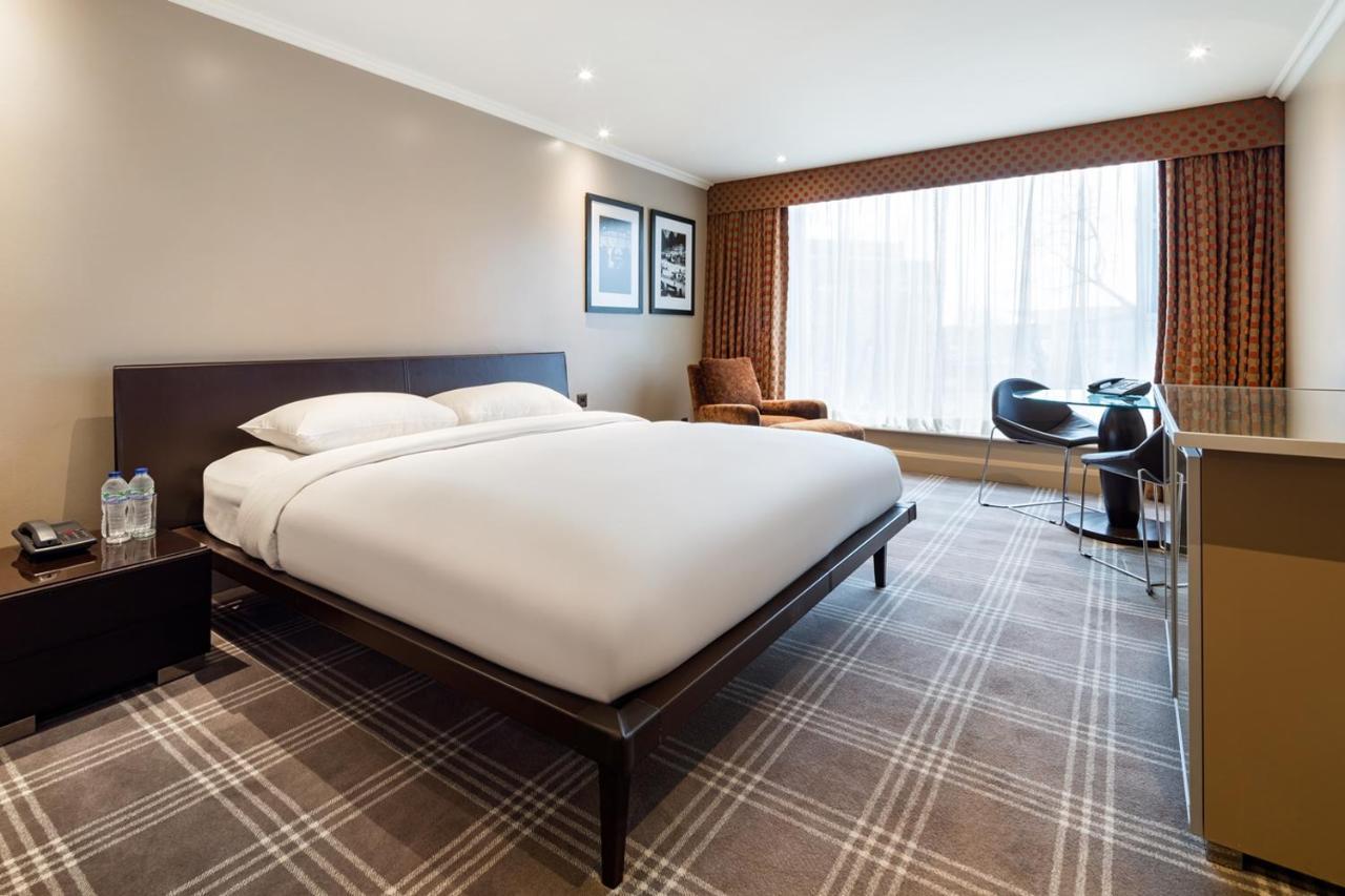 Radisson Blu Hotel, London Heathrow Хитроу Экстерьер фото