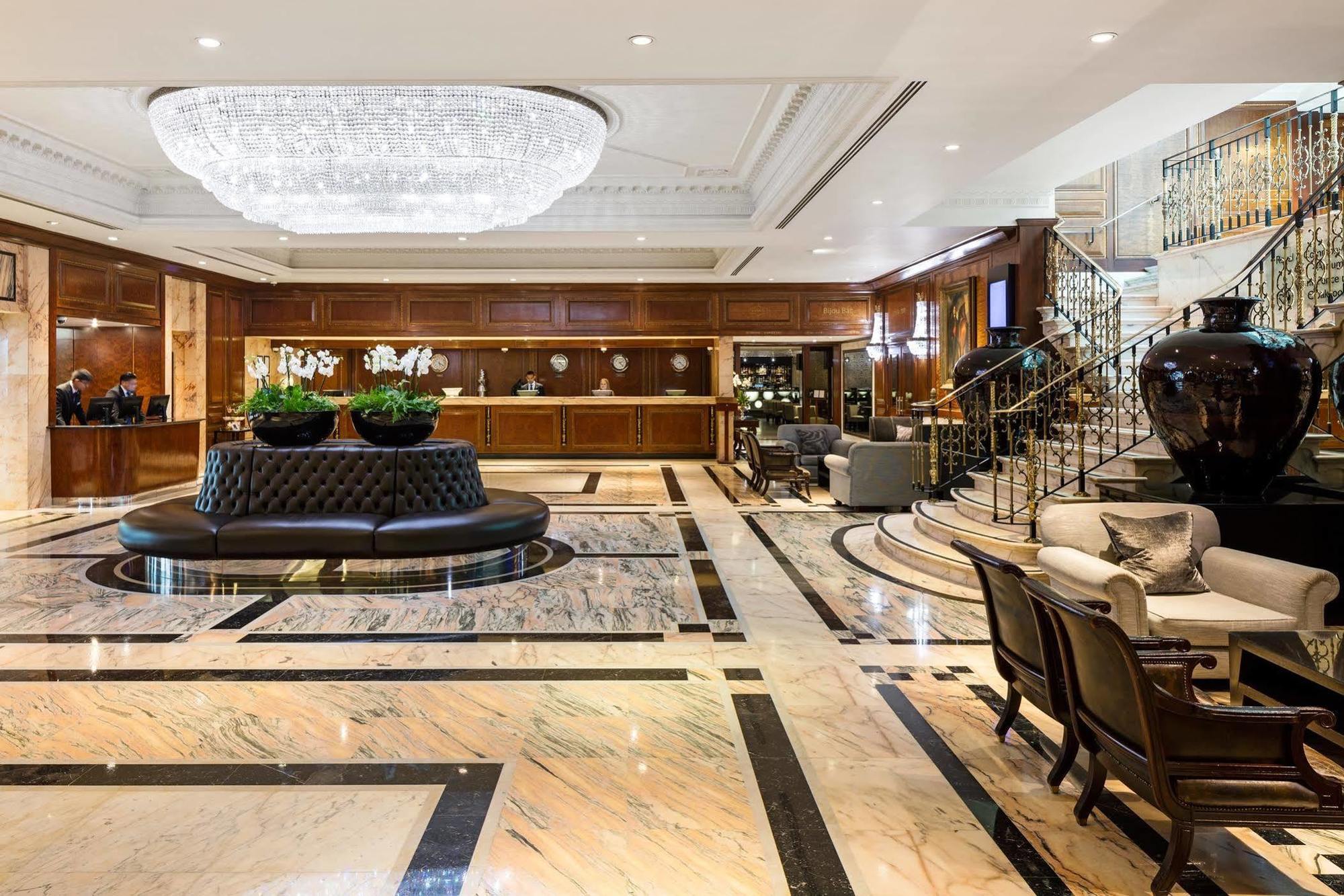Radisson Blu Hotel, London Heathrow Хитроу Экстерьер фото