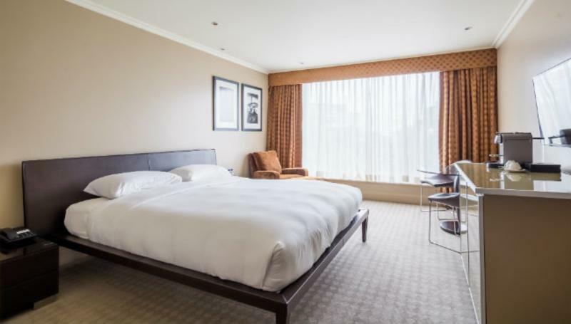 Radisson Blu Hotel, London Heathrow Хитроу Экстерьер фото