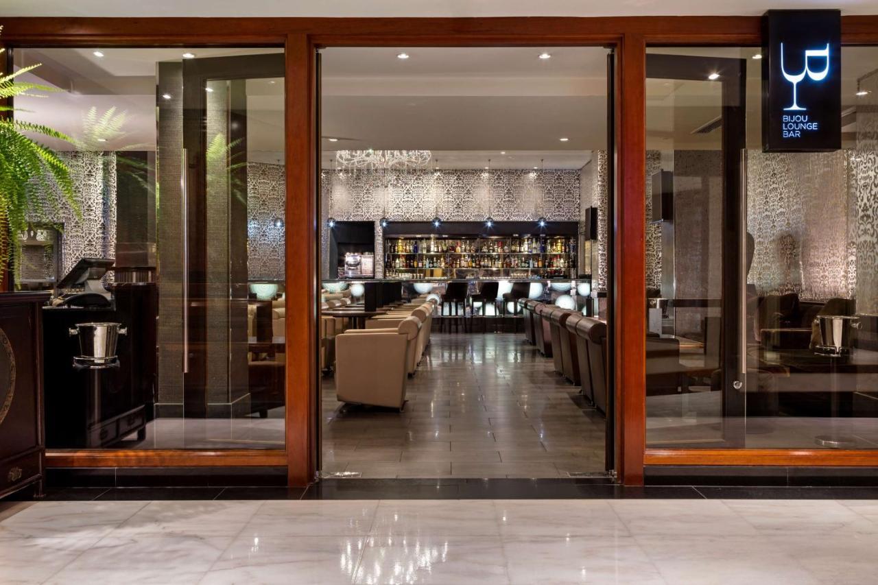 Radisson Blu Hotel, London Heathrow Хитроу Экстерьер фото