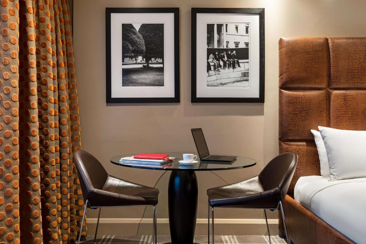 Radisson Blu Hotel, London Heathrow Хитроу Экстерьер фото