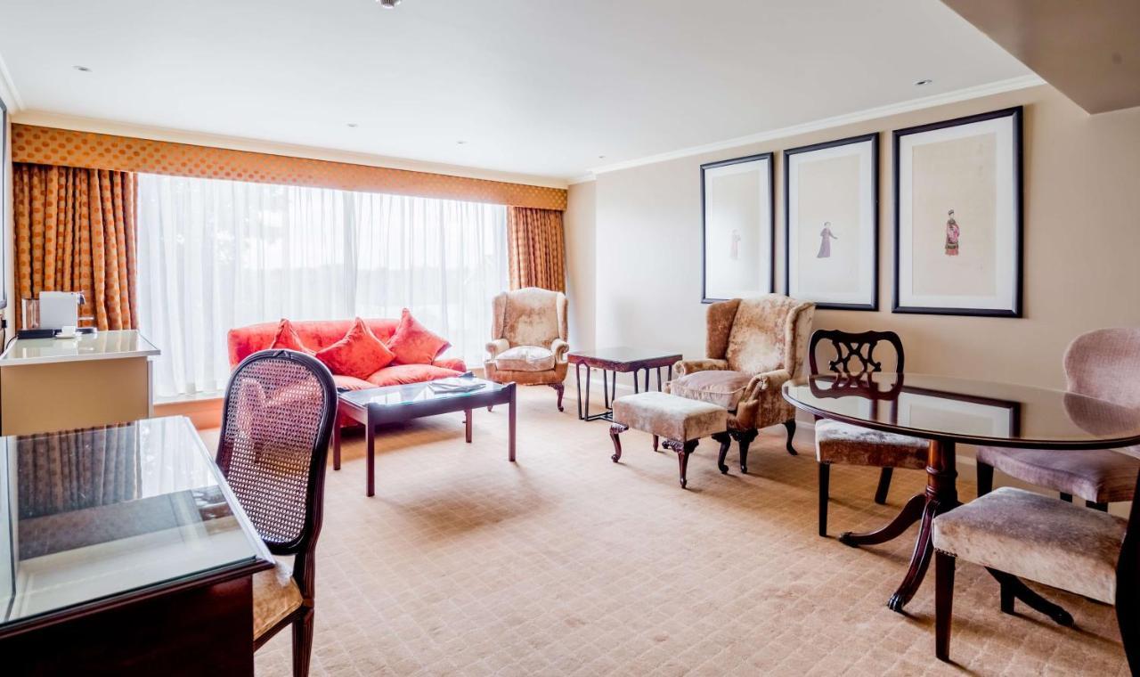 Radisson Blu Hotel, London Heathrow Хитроу Экстерьер фото